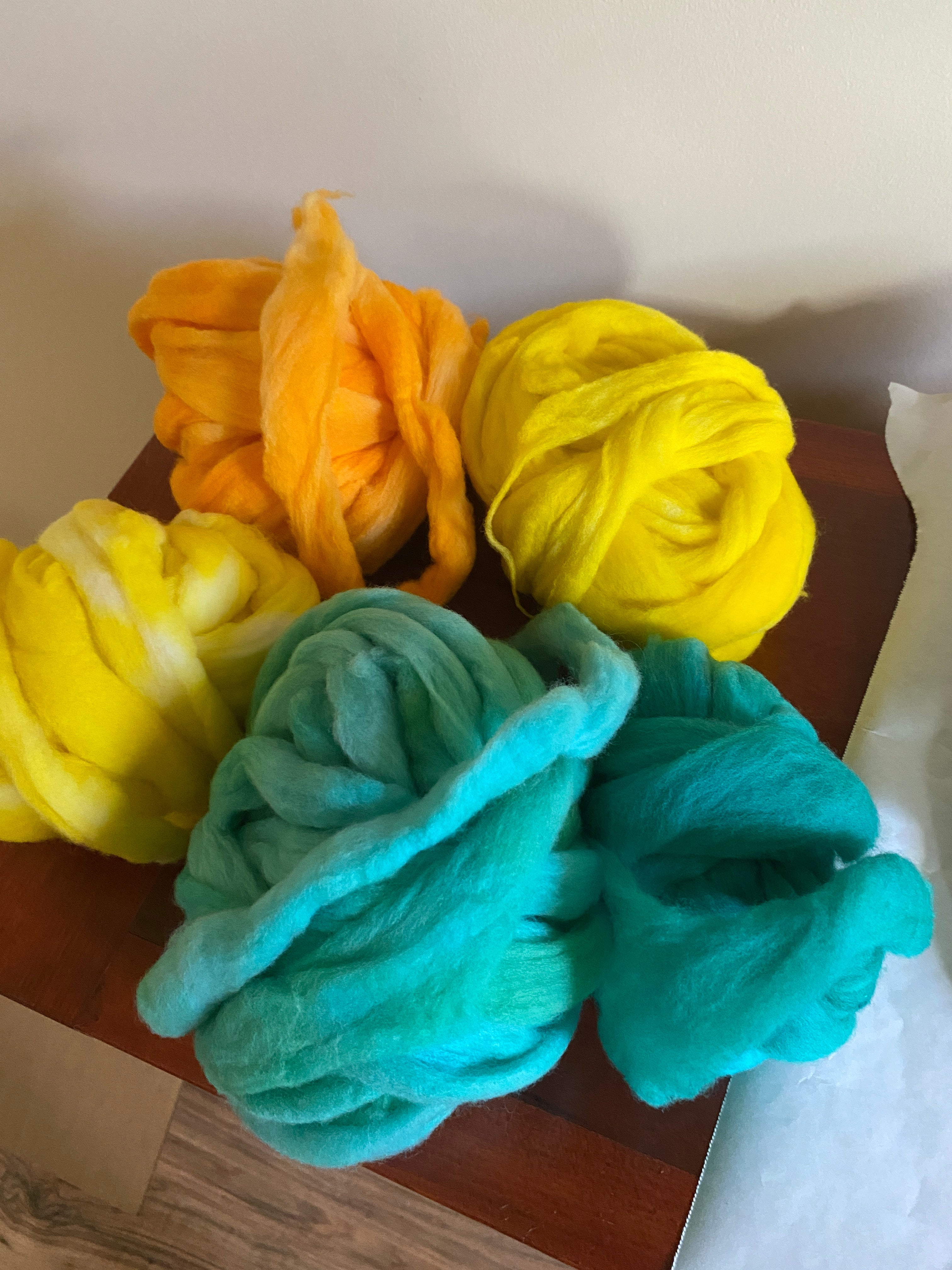 Luxe Rambouillet Fiber: Hand-Dyed Bundles for Discerning Makers