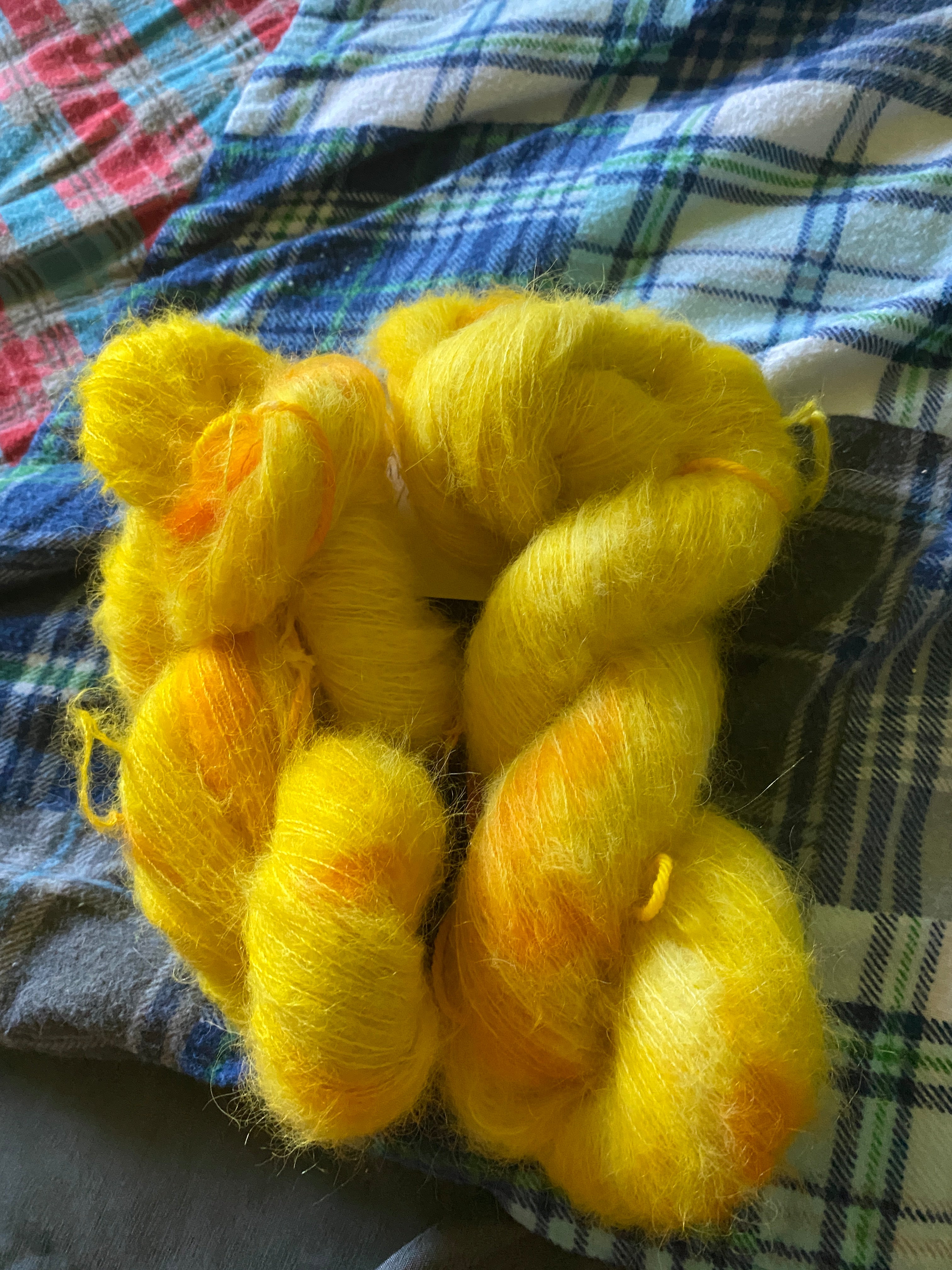 Baby Suri alpaca/ silk yarn 1 ply